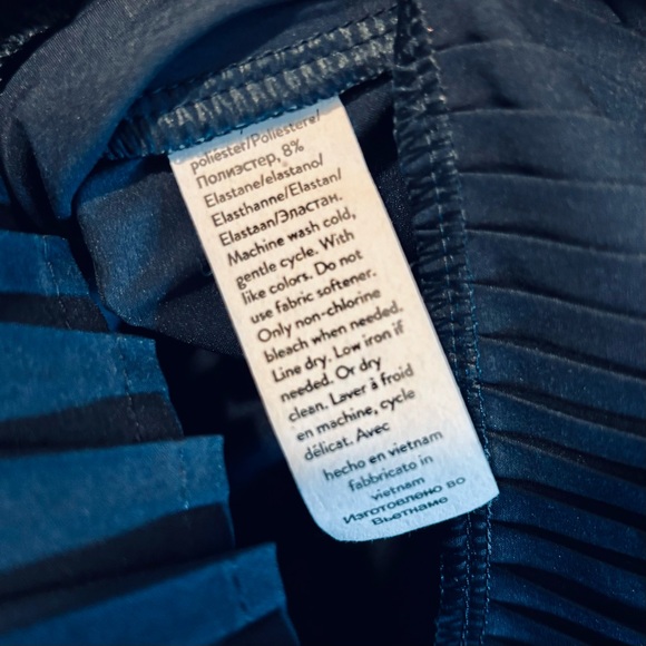 Spanx Shirt Medium pleated bottom cap sleeve Size Medium Navy Blue - Picture 4 of 5